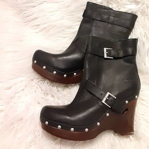 UGGS  Australian Boots "Taryn" Size 8